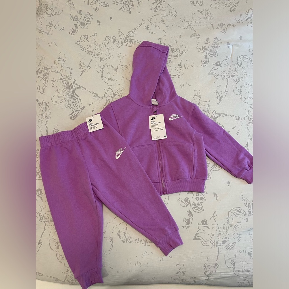 NWT Little Kids 2pc Nike Jogger Set